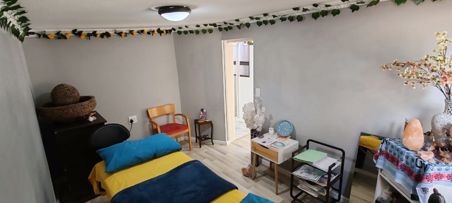To Let 2 Bedroom Property for Rent in Zeekoevlei Western Cape